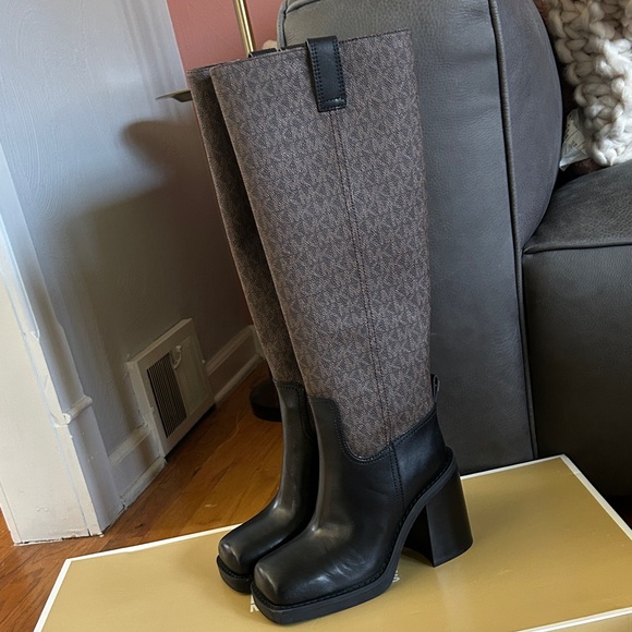 Michael Kors Houston signature Black brown Leather Knee-High Boot size 6 - Picture 2 of 8